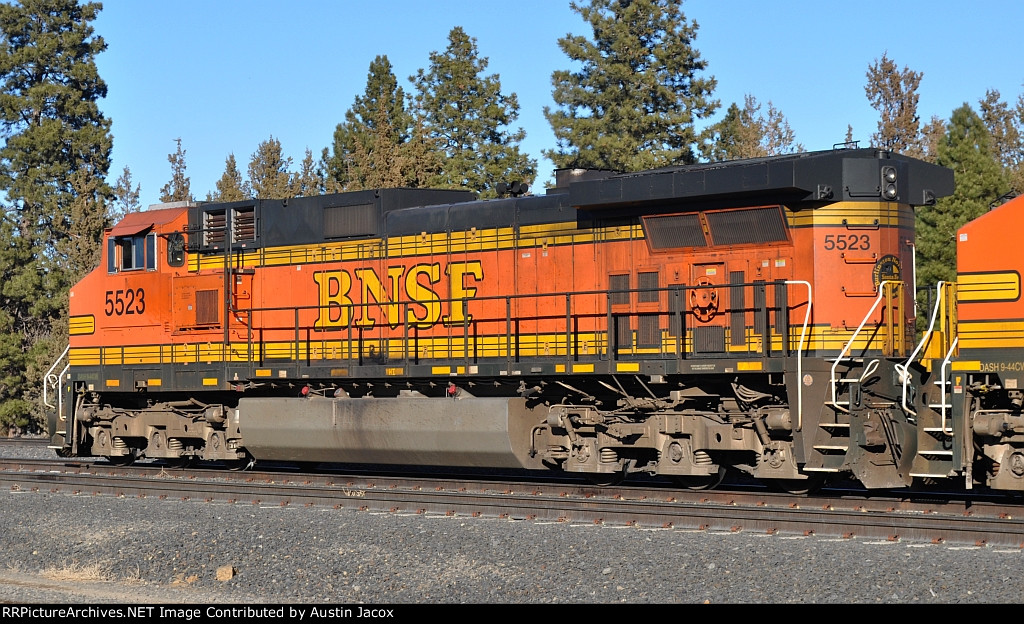 BNSF 5523